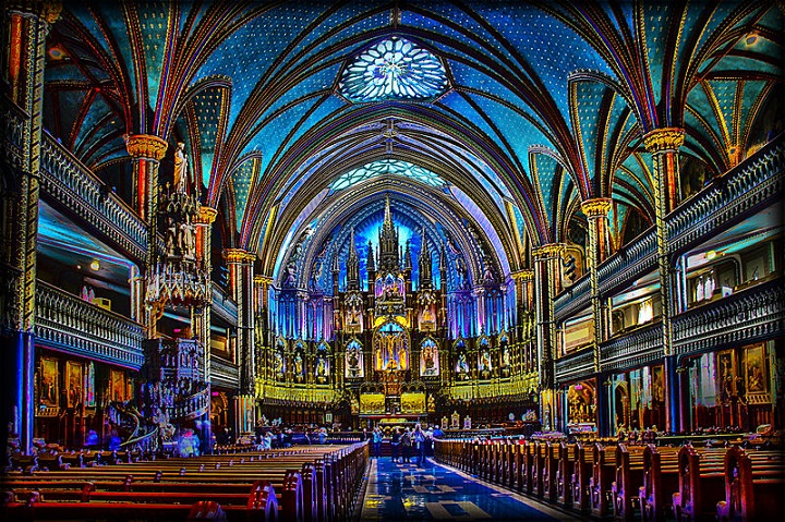 Nh&agrave; thờ Notre-Dame Basilica g&acirc;y ấn tượng bởi trần nh&agrave; phức tạp v&agrave; c&aacute;c cửa k&iacute;nh m&agrave;u sắc