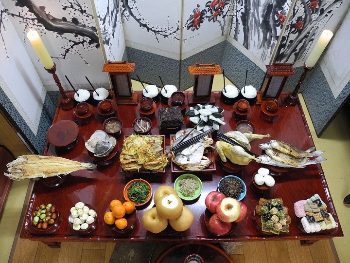 Mâm cúng đầy đủ của người Hàn dịp lễ Chuseok