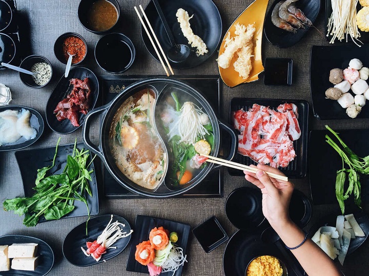 Hotpot l&agrave; m&oacute;n ăn tuyệt vời để gặp mặt với bạn b&egrave; v&agrave; người th&acirc;n