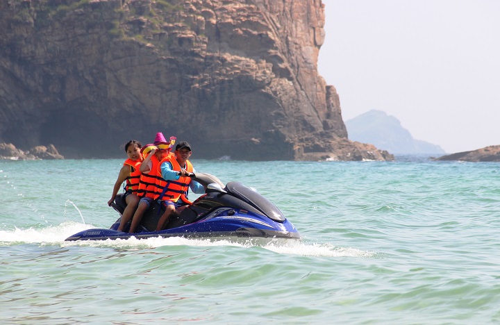 Lướt m&ocirc; t&ocirc; tr&ecirc;n B&atilde;i Sao