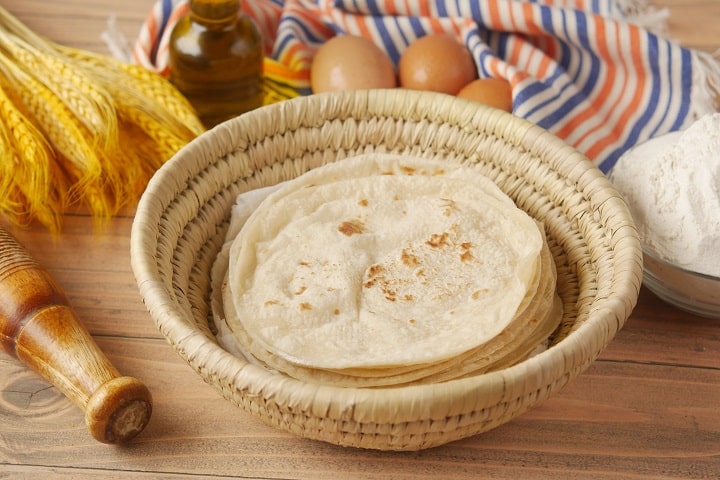 Bánh Roti là một loại bánh ăn kèm các loại súp phổ biến của Pakistan