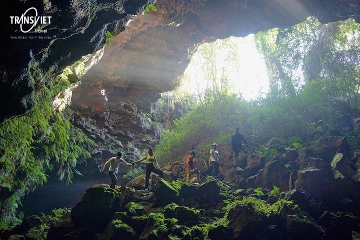 Hang động n&uacute;i lửa Chư Bluk được đ&aacute;nh gi&aacute; l&agrave; điểm chinh phục hấp dẫn của d&acirc;n Trekking